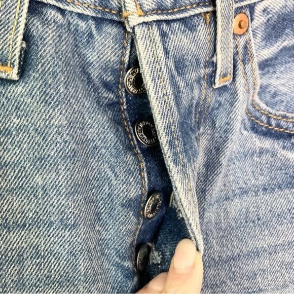 NWT Levi’s 501 High Rise Distressed Jeans in Can't Touch This Size 24 - Picture 6 of 16
